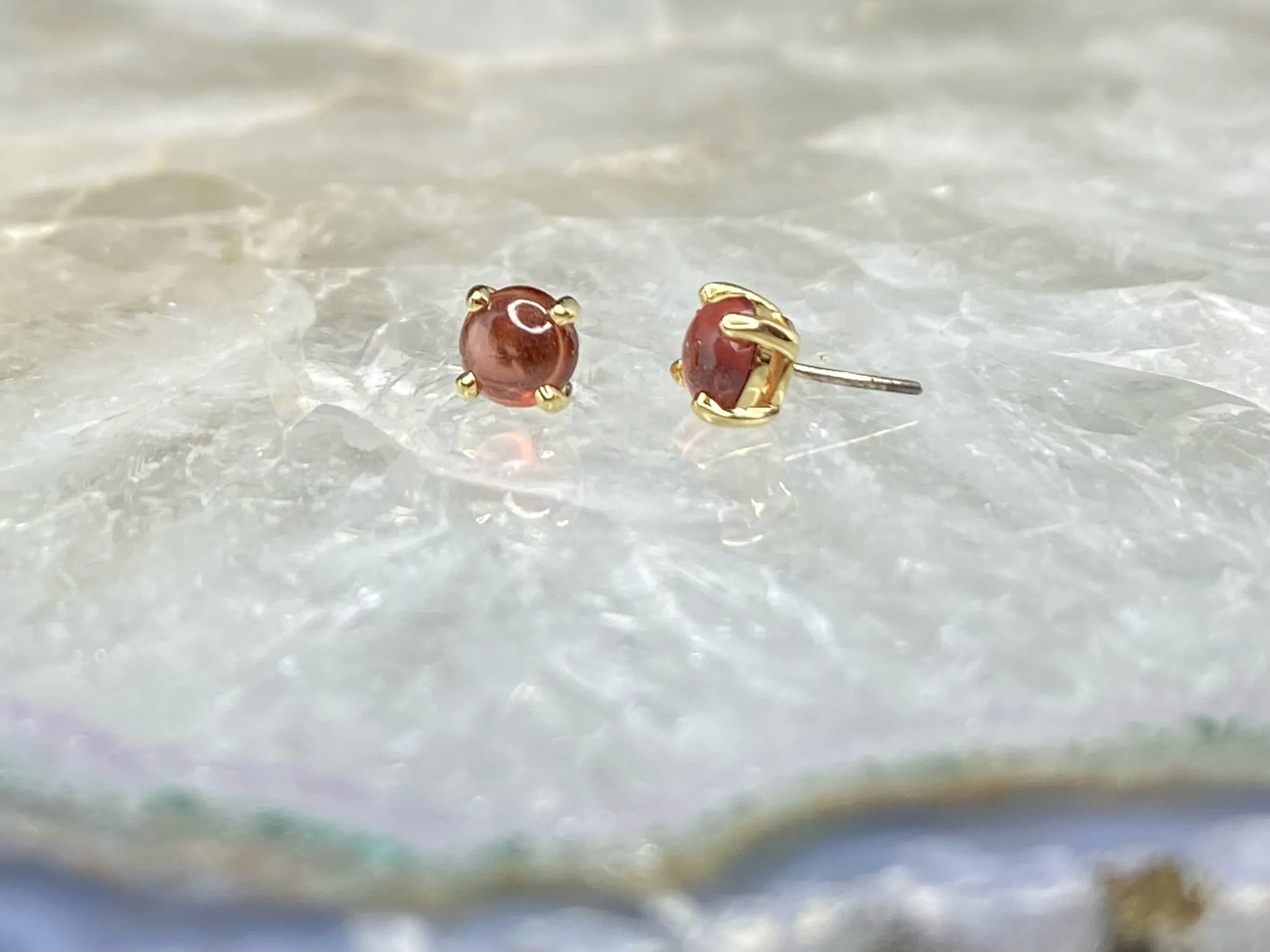 14kt Yellow Gold Prong Set Garnet Cabochon Threadless Stud