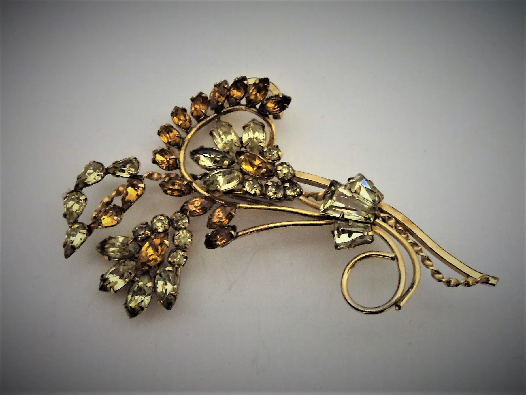 1940s Star Art Amber & Peridot Colored Rhinestone Brooch