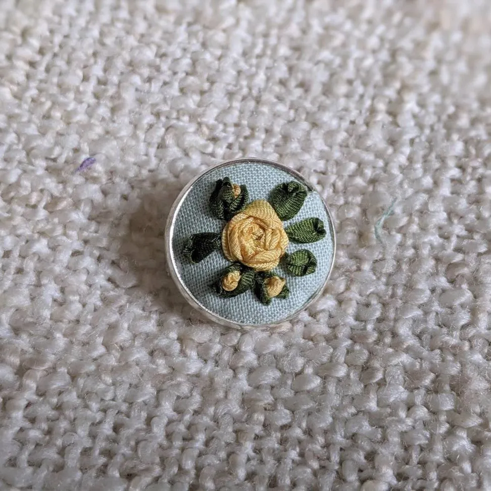 Embroidered roses brooch