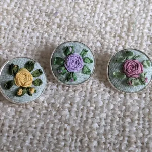 Embroidered roses brooch