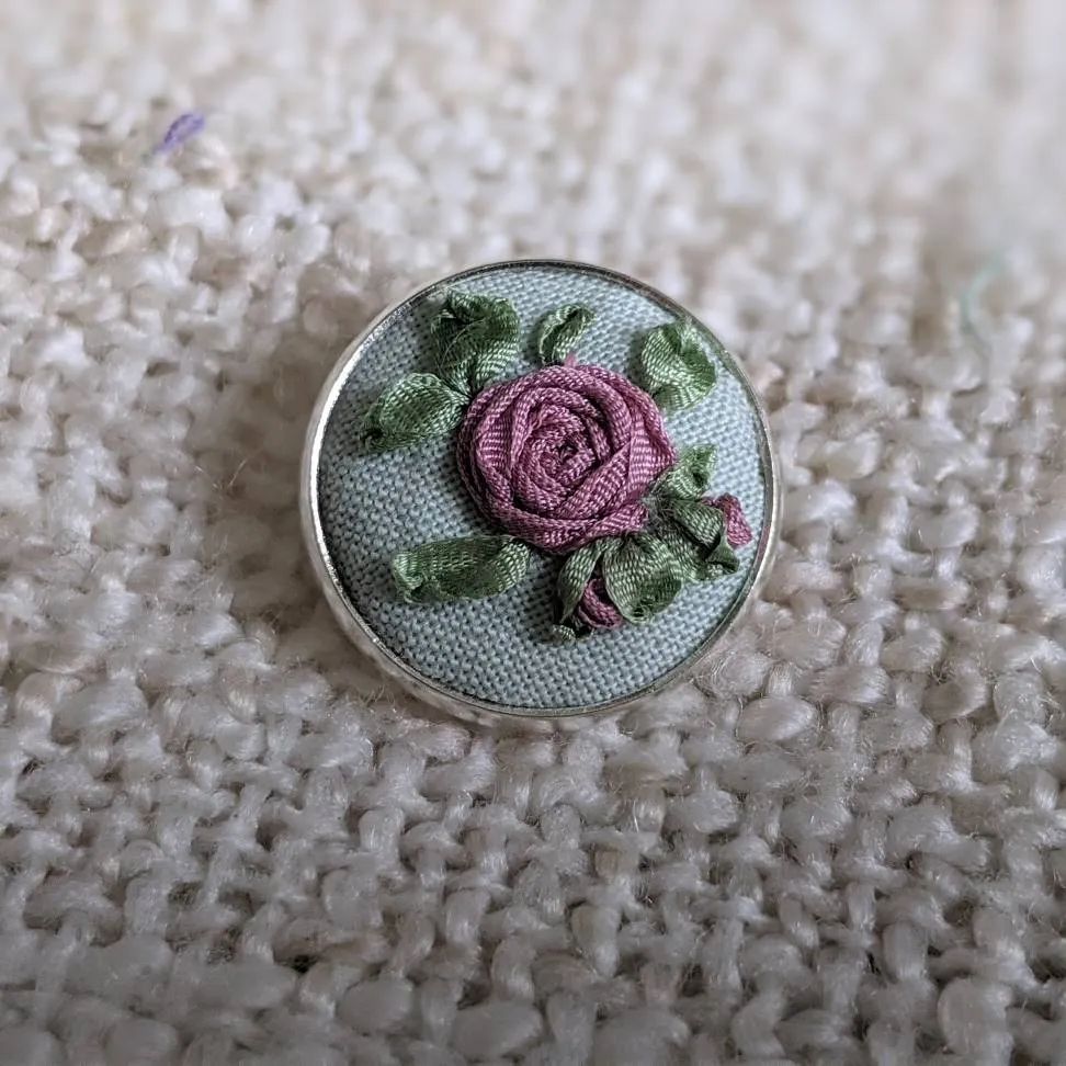 Embroidered roses brooch