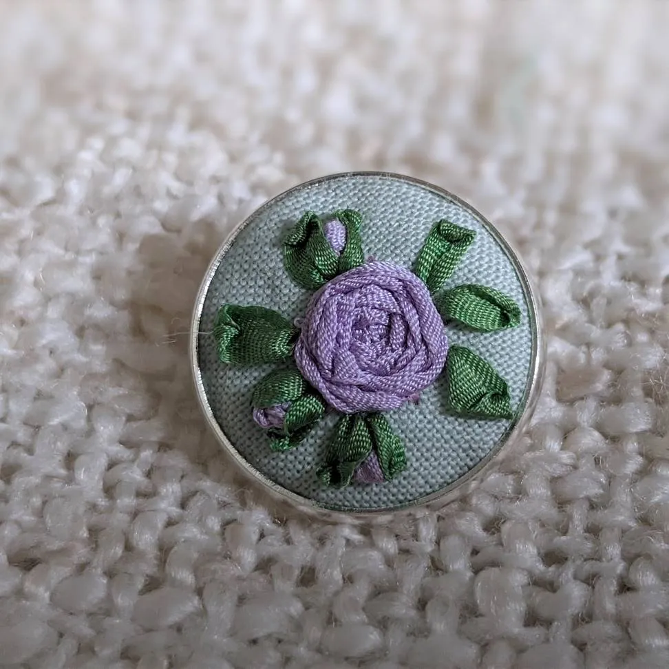 Embroidered roses brooch