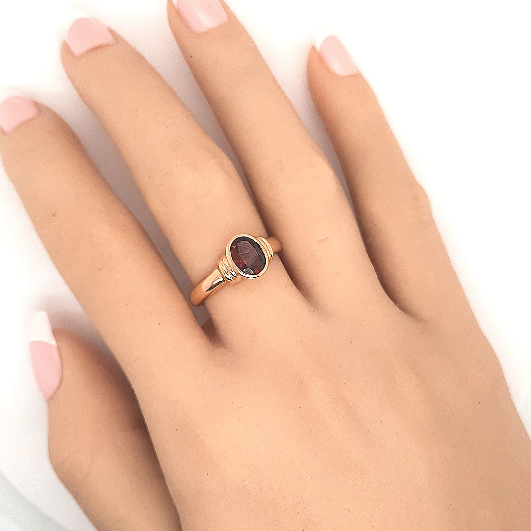 Garnet 9ct Yellow Gold Single Stone Ring