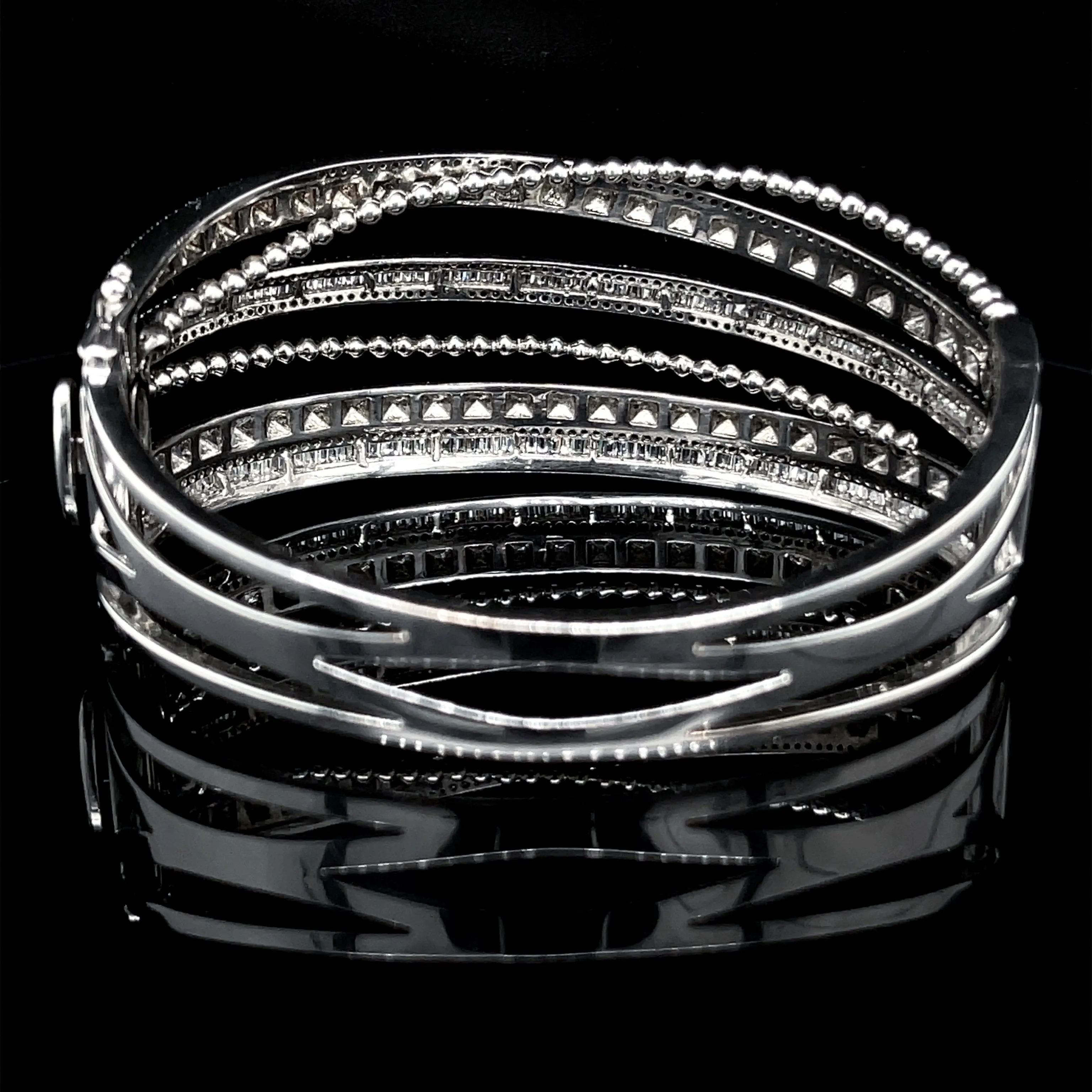 PREORDER | Studded Art Crossover Diamond Bangle 14kt