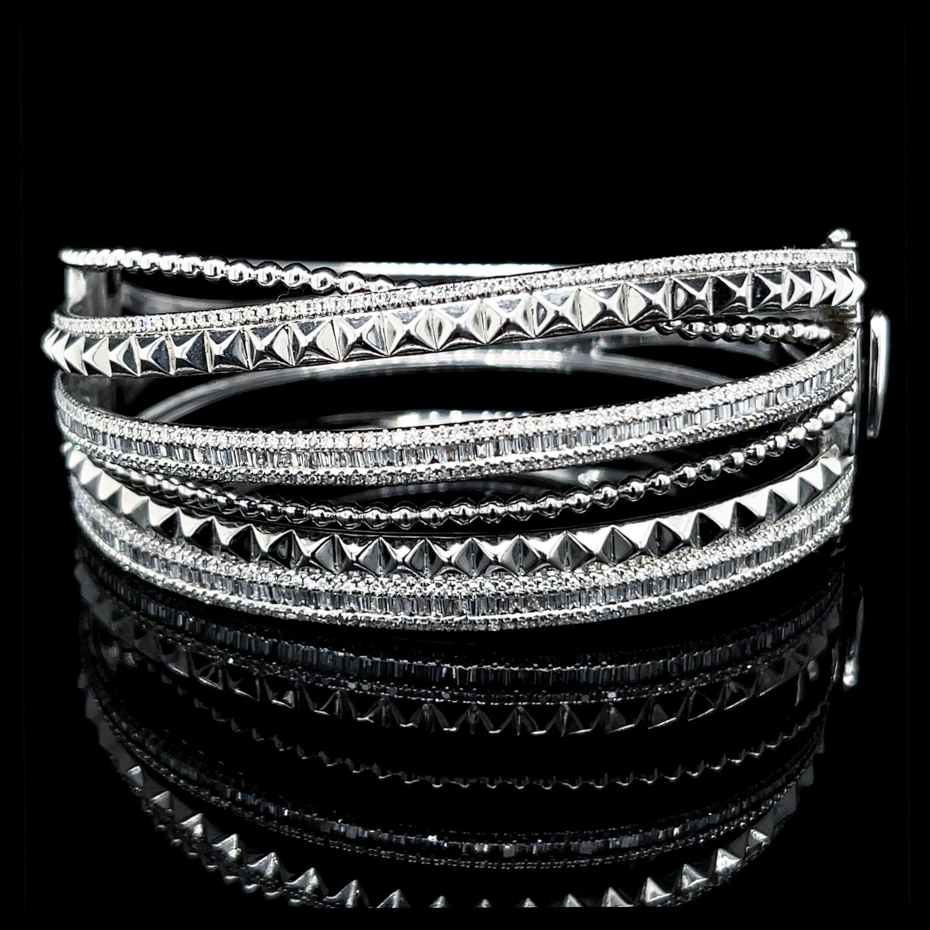 PREORDER | Studded Art Crossover Diamond Bangle 14kt