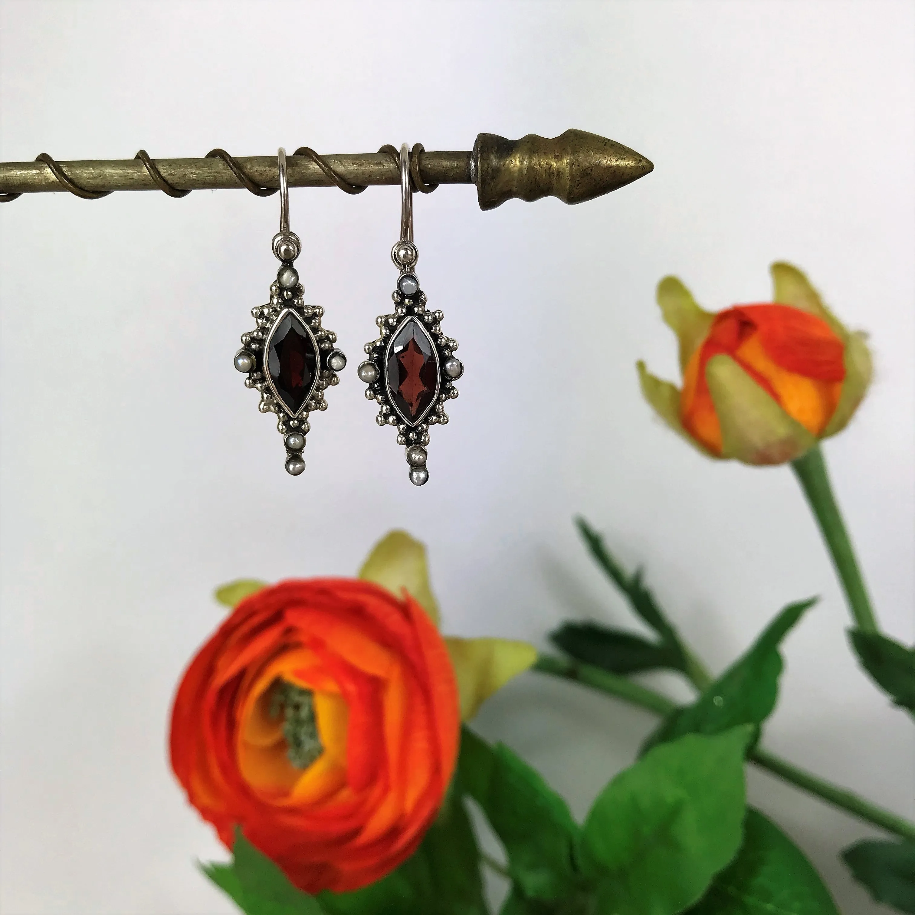 Red Queen Earrings - VE471