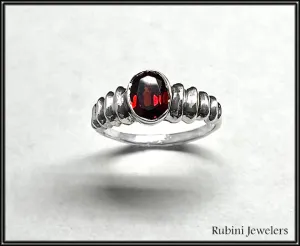 Ribbed shoulder oval garnet ring