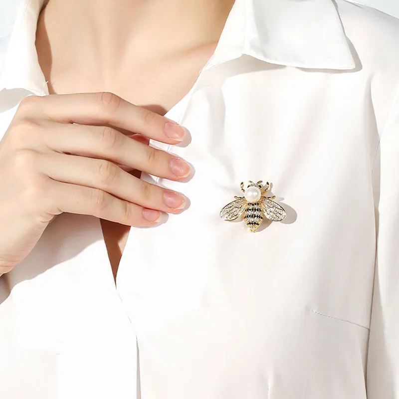 TEEK - Little Bee Brooch