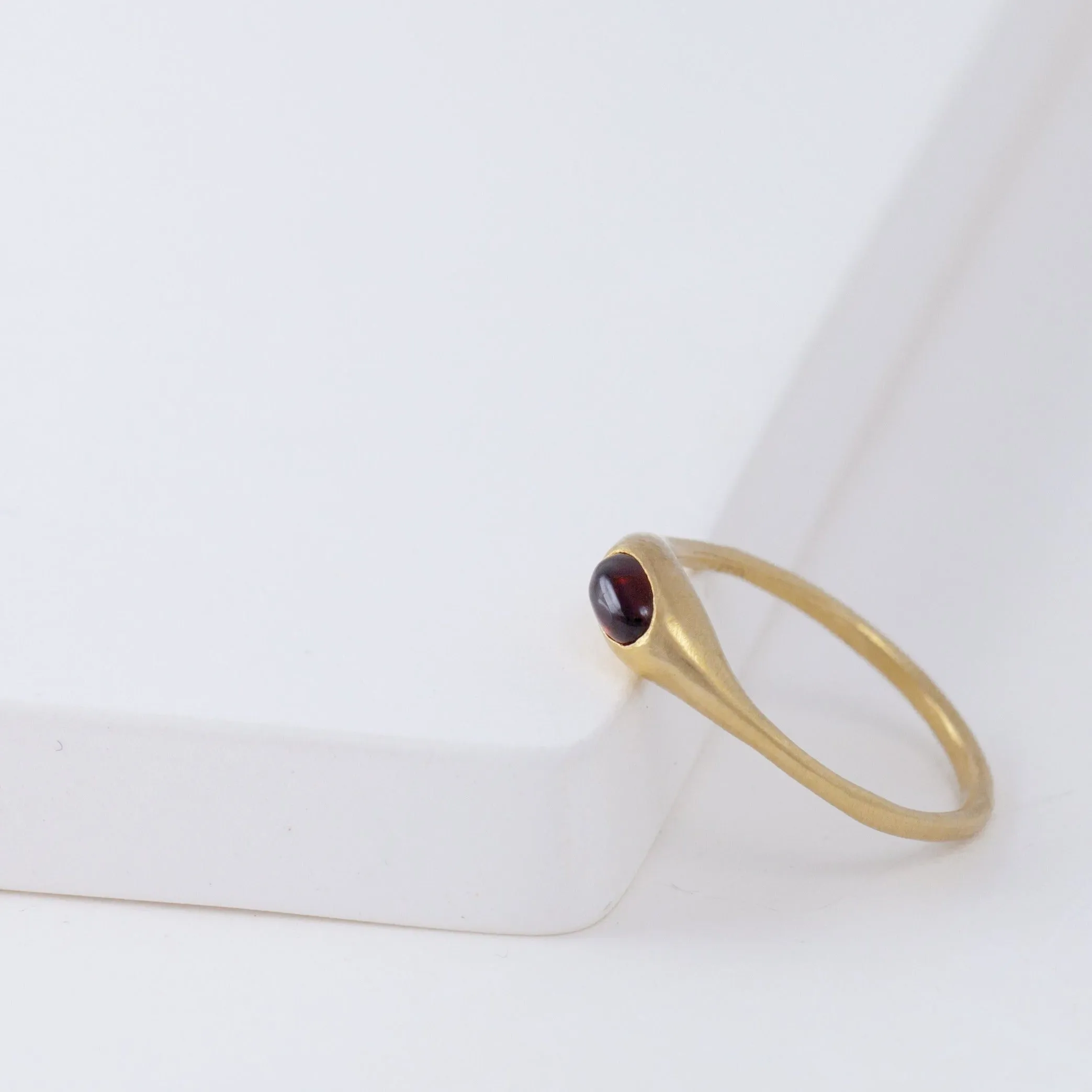 Yui garnet ring